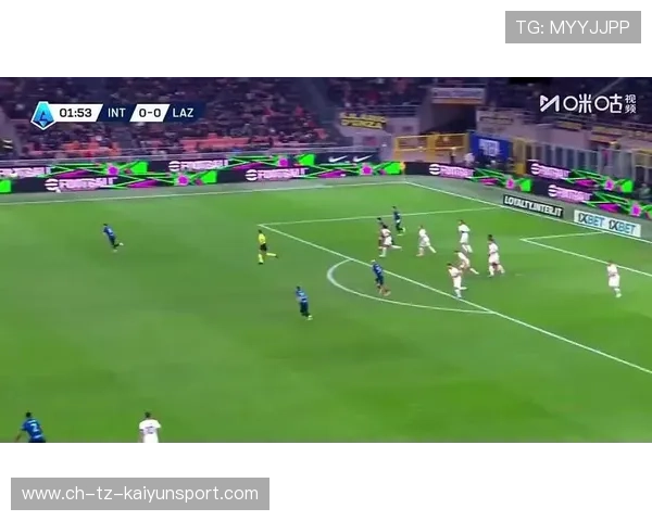 劳塔罗禁区内抗住两名后卫完成倒挂金钩，国际米兰1比0领先拉齐奥